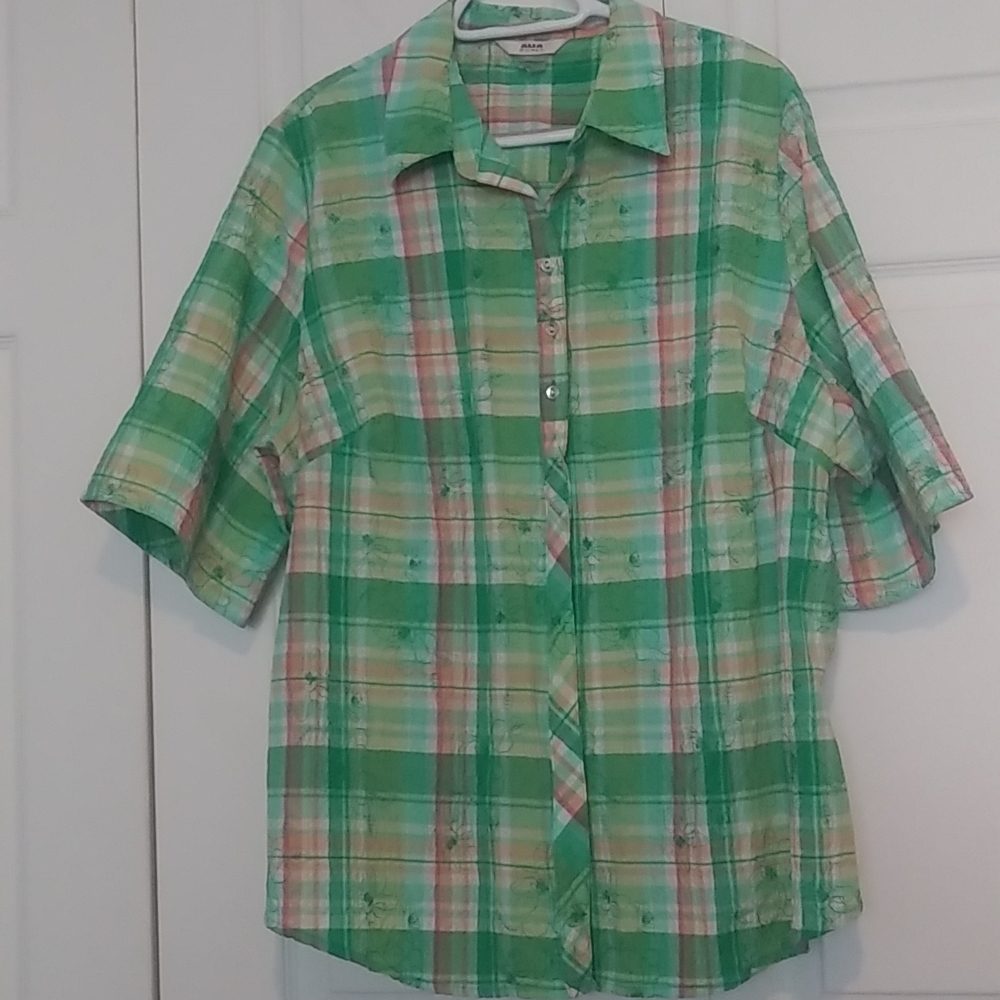 Short Sleeve Summer Shirt with Embroidery Detail - Size 22 - Alia